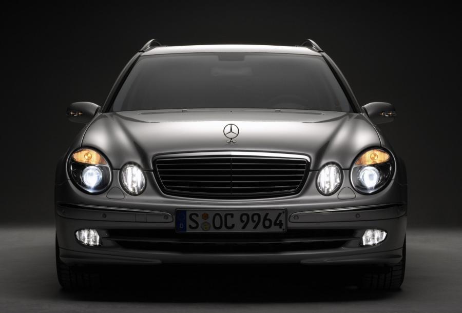  Mercedes-Benz E-Class 2002 года  (фото 17 из 448)